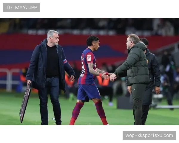 拉菲尼亚家的冰箱里塞满了能量饮料，连矿泉水都得排队